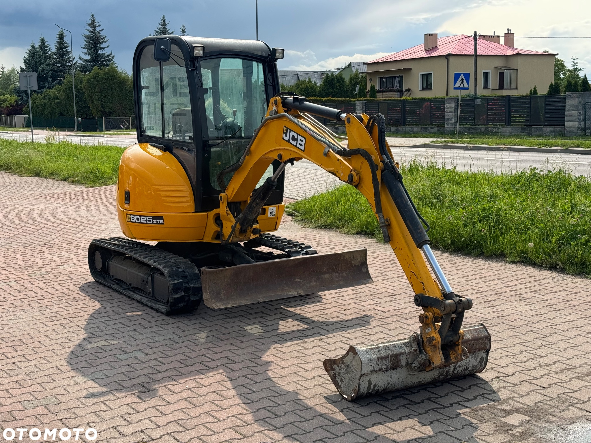 JCB 8025 - 2