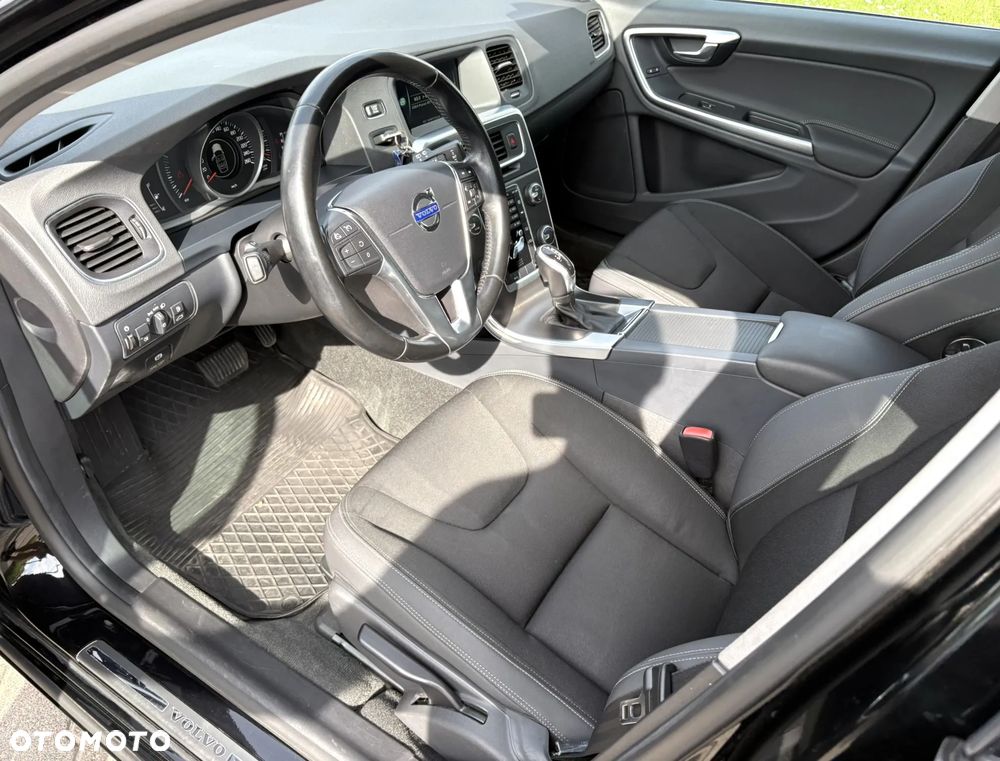 Volvo V60 T4 Momentum - 9