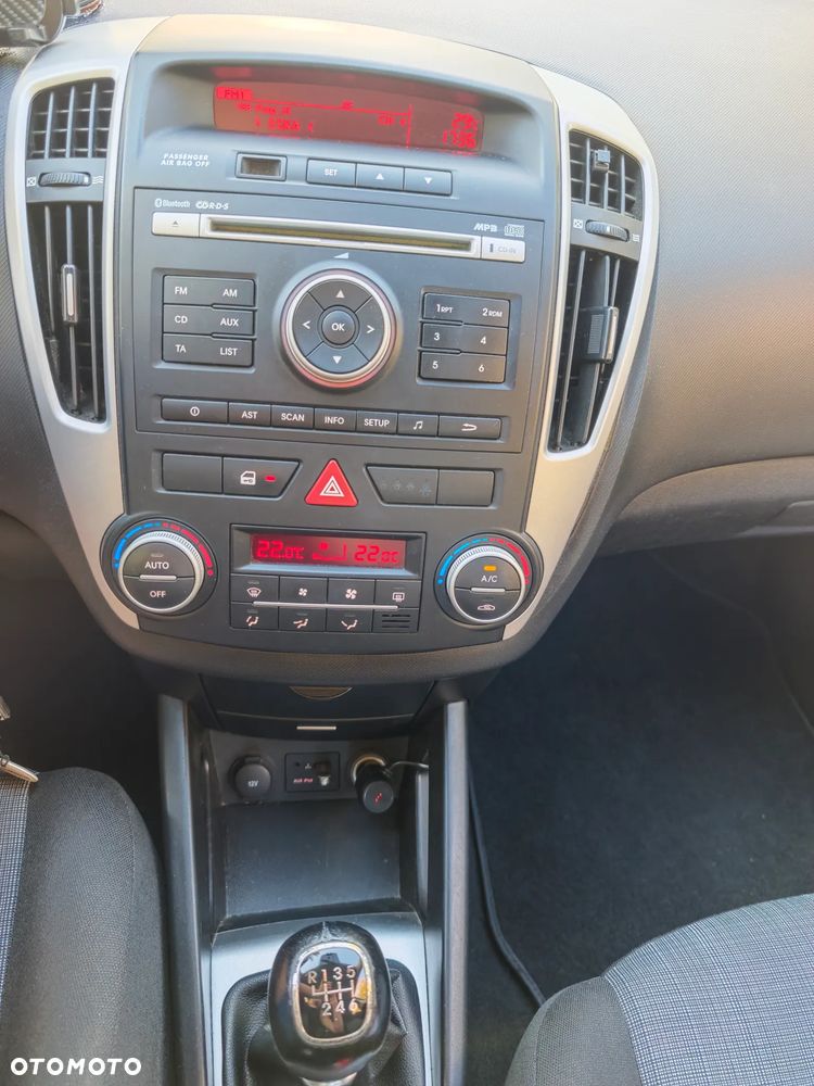 Kia Ceed - 10