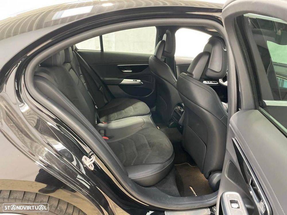 Mercedes-Benz E 300 de 4Matic 9G-TRONIC AMG Line - 7