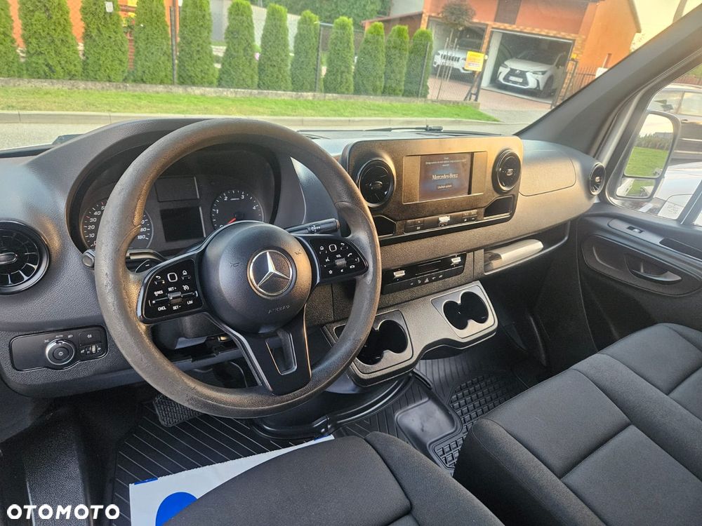 Mercedes-Benz Sprinter - 10