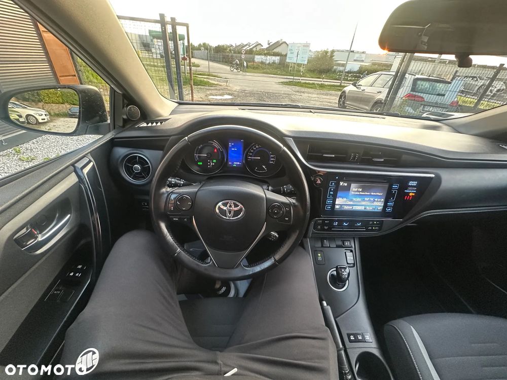 Toyota Auris Hybrid 135 Premium - 28