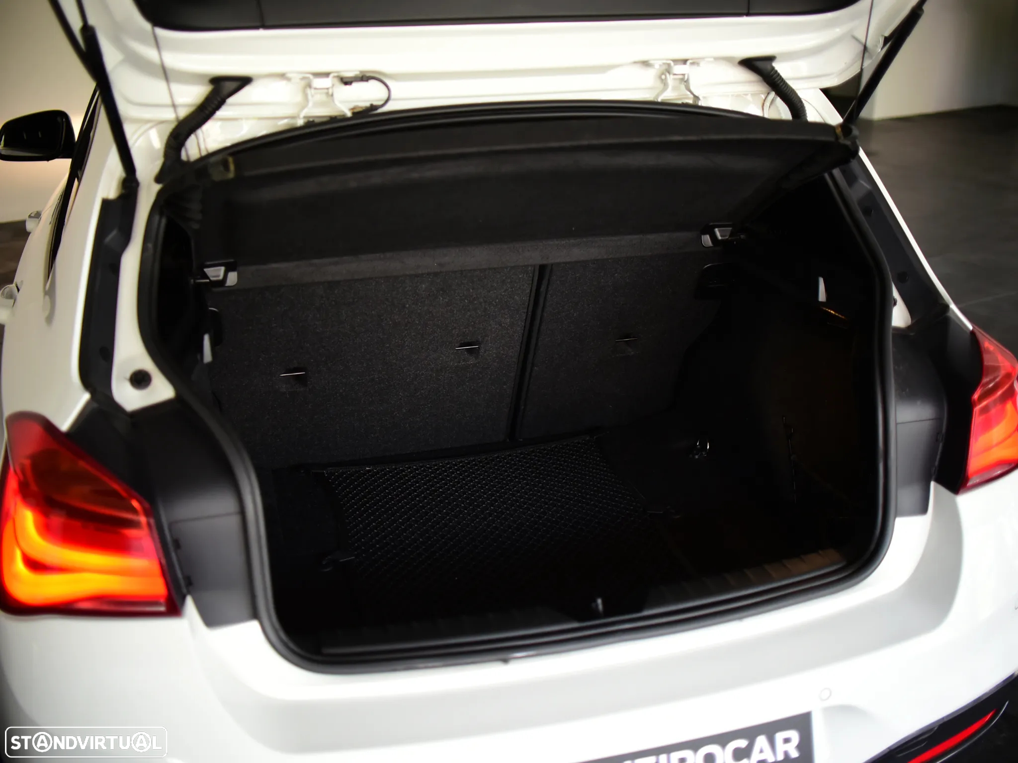 BMW 116 d Pack M - 23