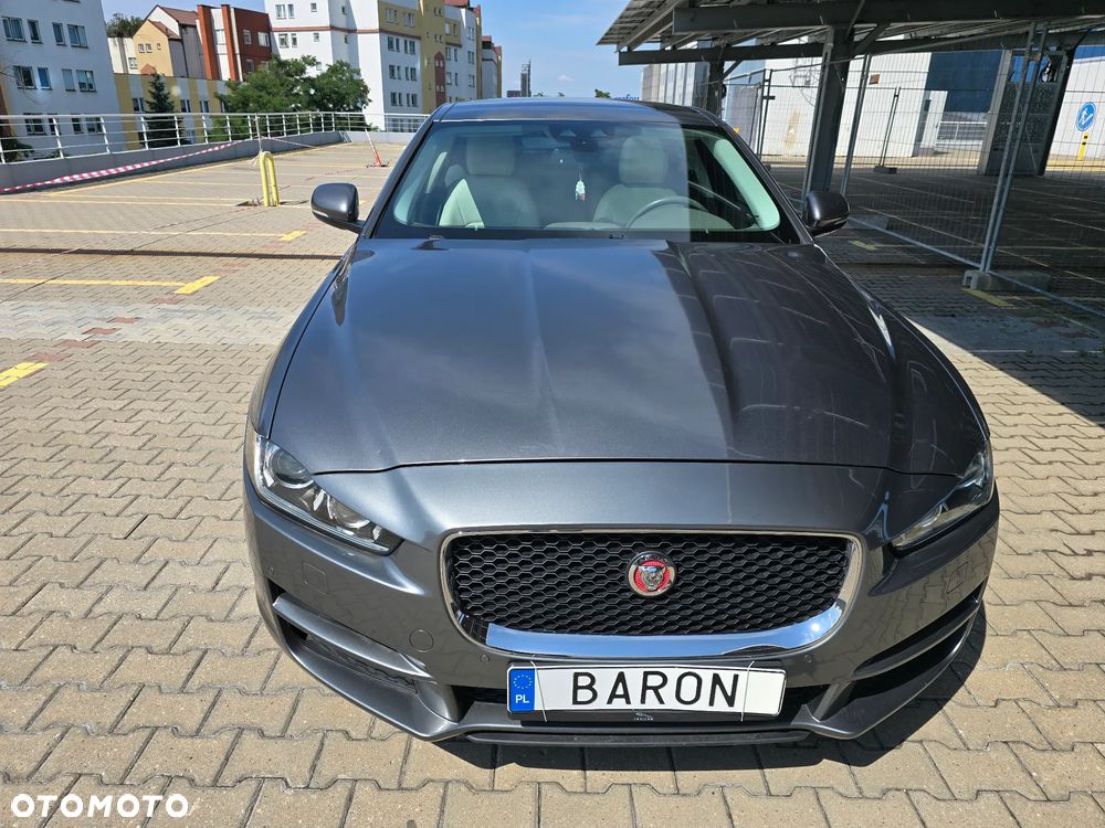 Jaguar XE S - 5