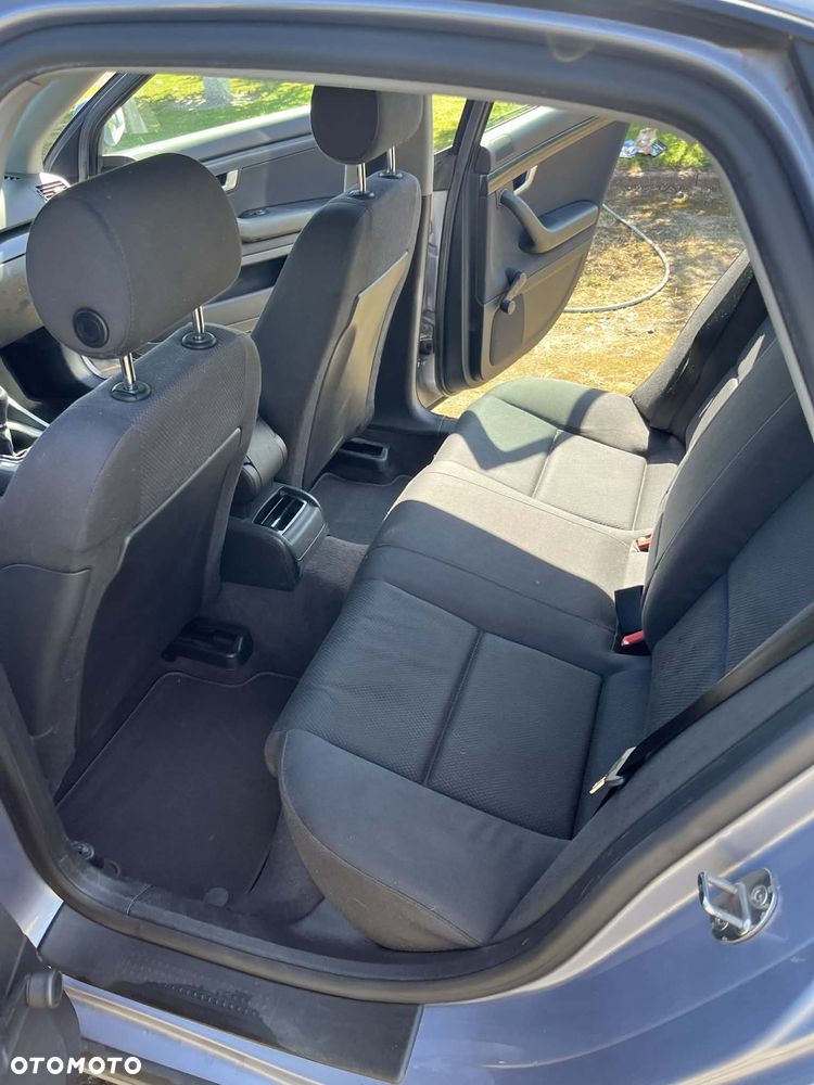 Audi A4 Limousine - 5