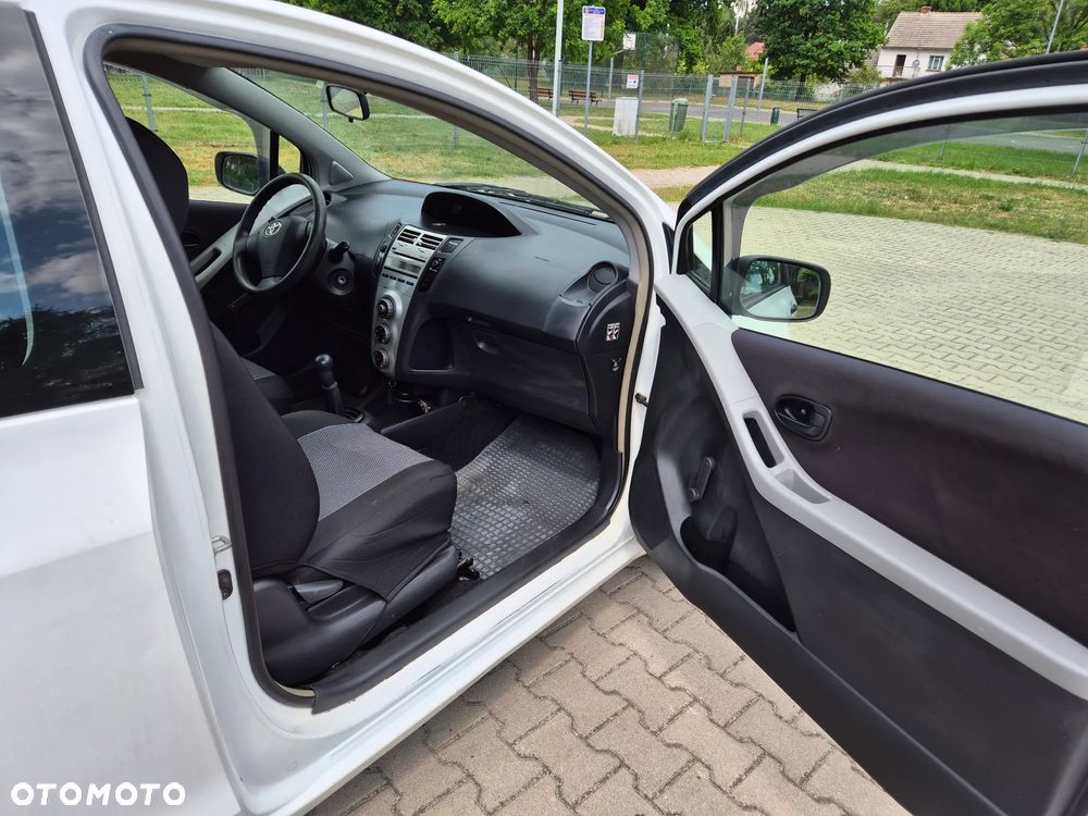 Toyota Yaris - 12