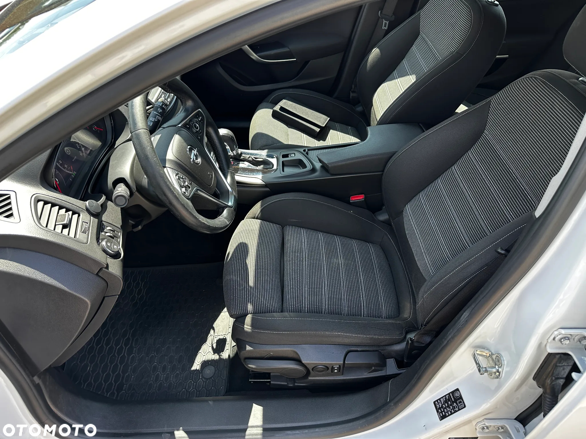 Opel Insignia - 19
