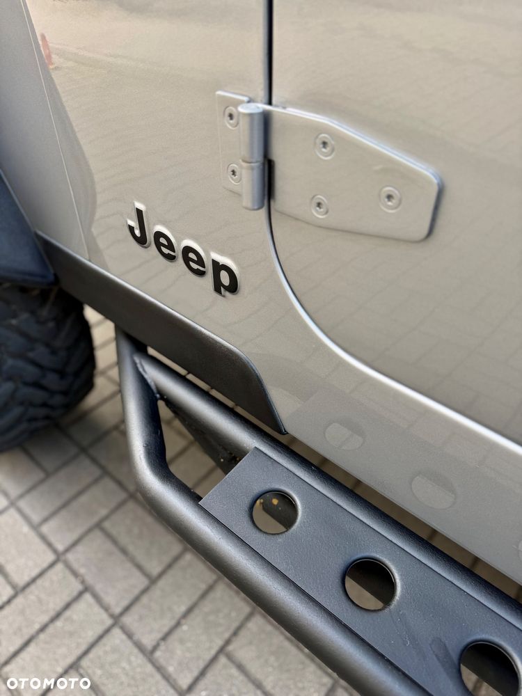 Jeep Wrangler 2.5L - 21