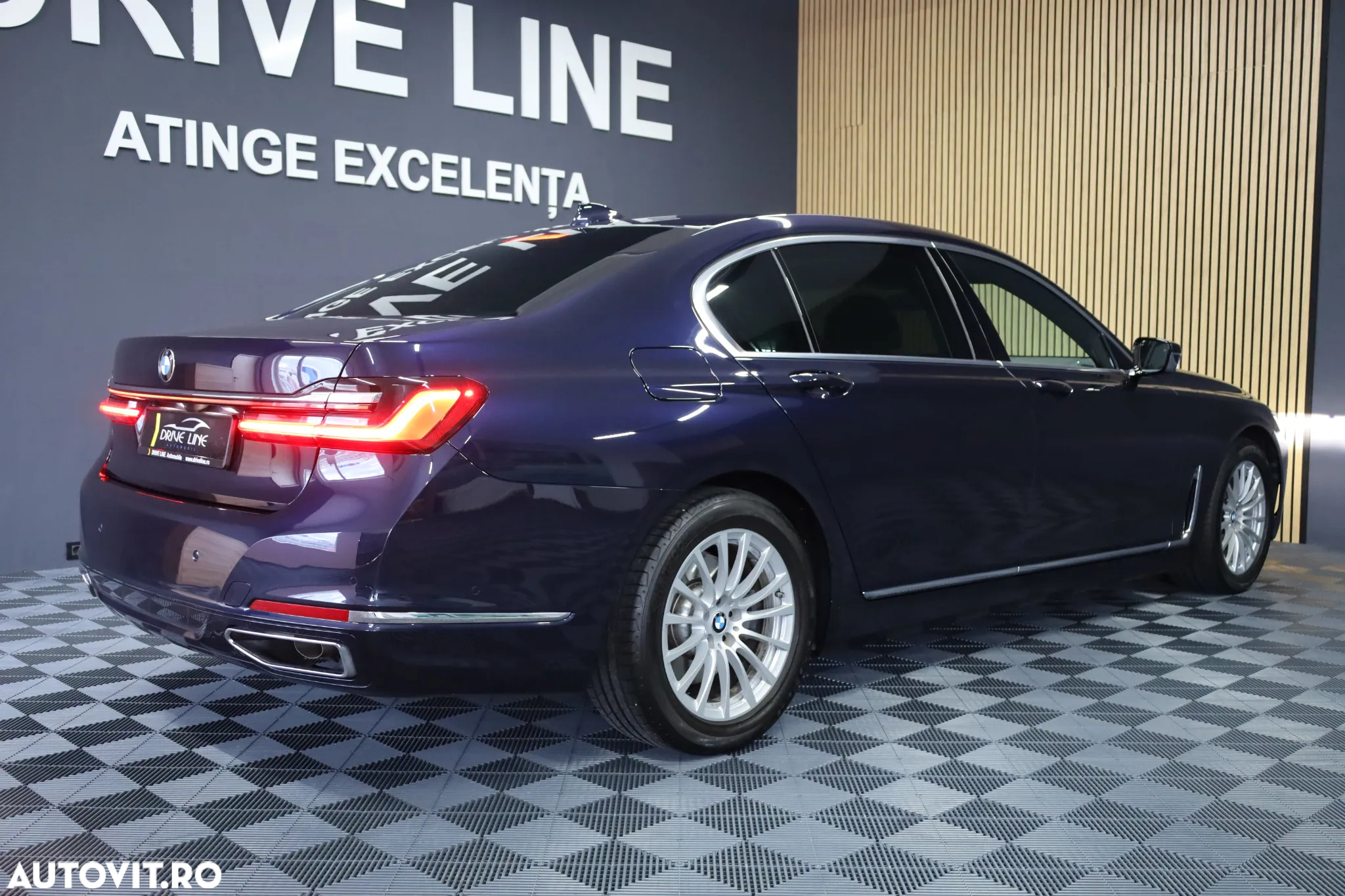 BMW Seria 7 740Li xDrive - 32