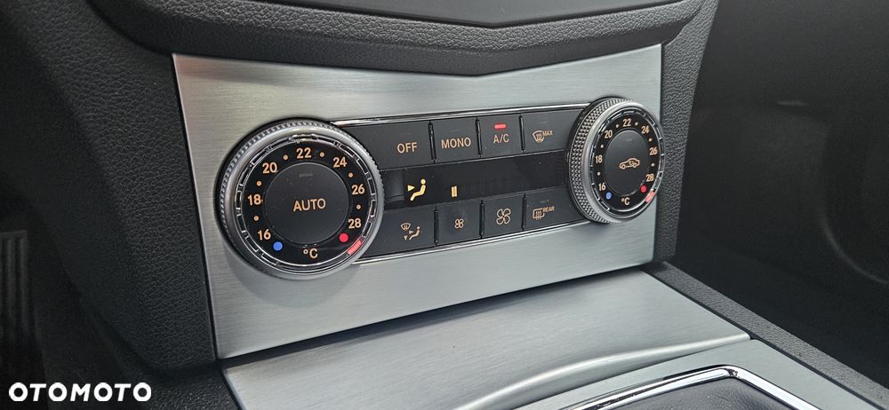 Mercedes-Benz Klasa C 180 BlueEFFICIENCY Avantgarde - 37