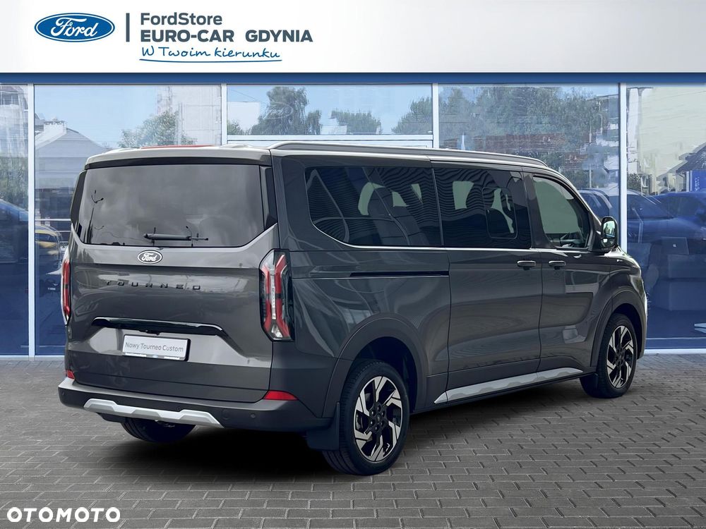 Ford Tourneo Custom - 8