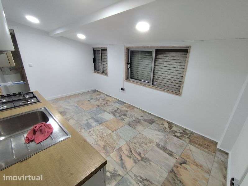 T0 aluga se em Odivelas/ramada - Grande imagem: 2/5