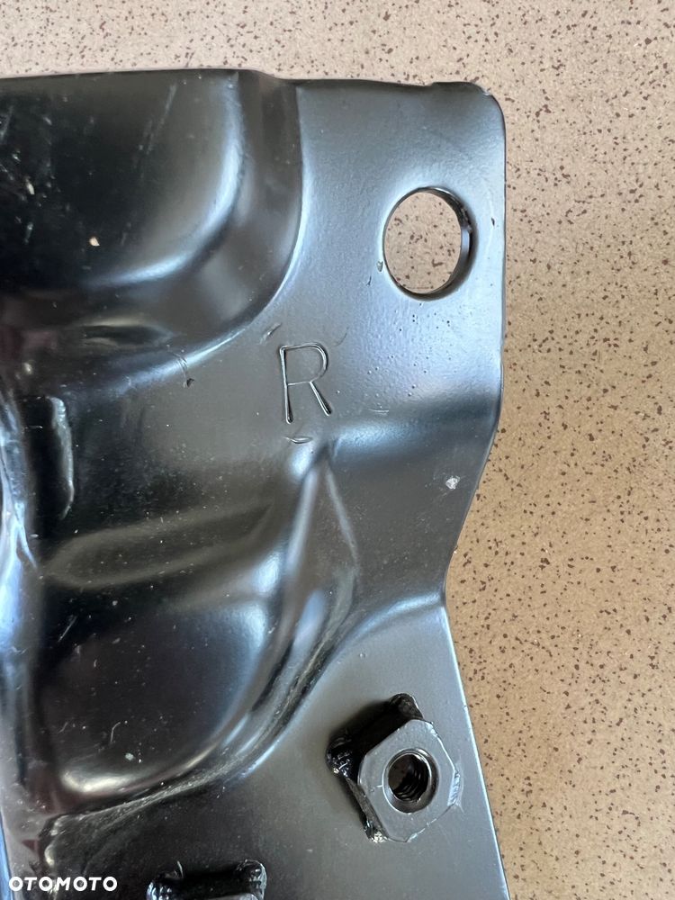 mocowanie błotnika prawego TOYOTA C-HR CHR 2016-2023r 53813-F4010 - 4