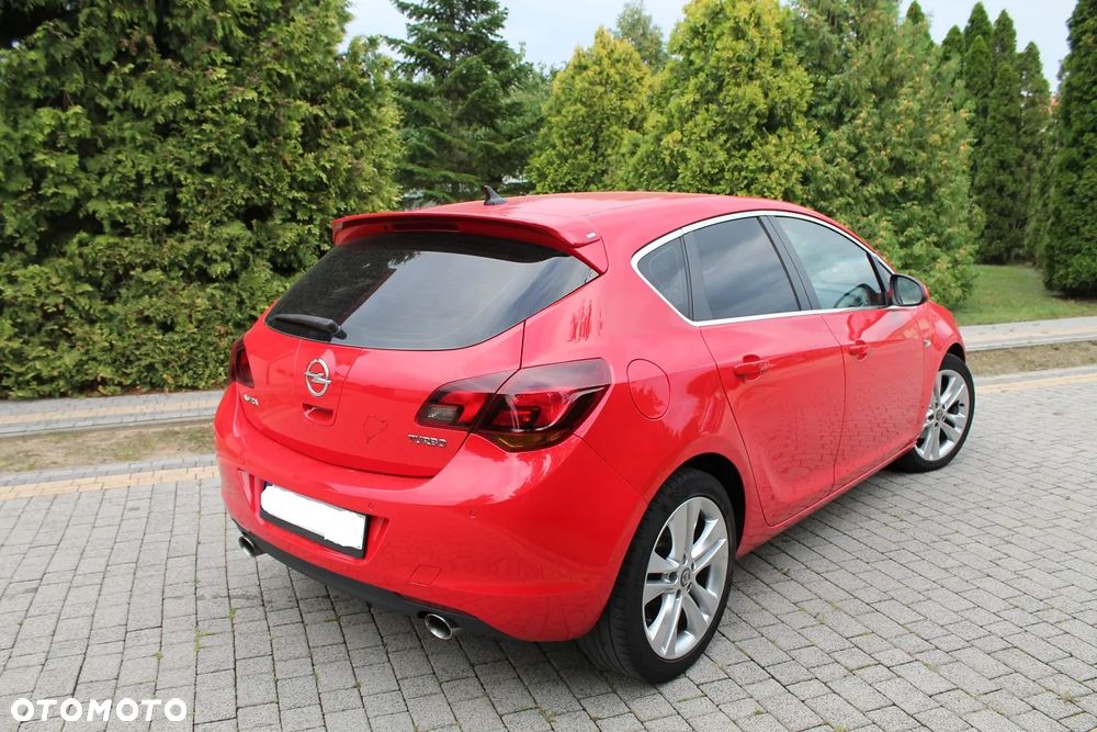 Opel Astra 1.6 Turbo Cosmo - 4