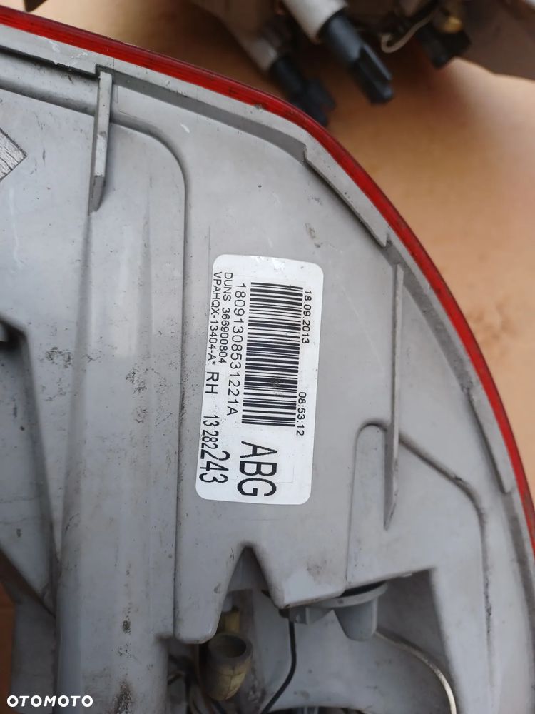 LAMPA TYLNA PRAWA ASTRA J KOMBI LIFT 13282243 - 2