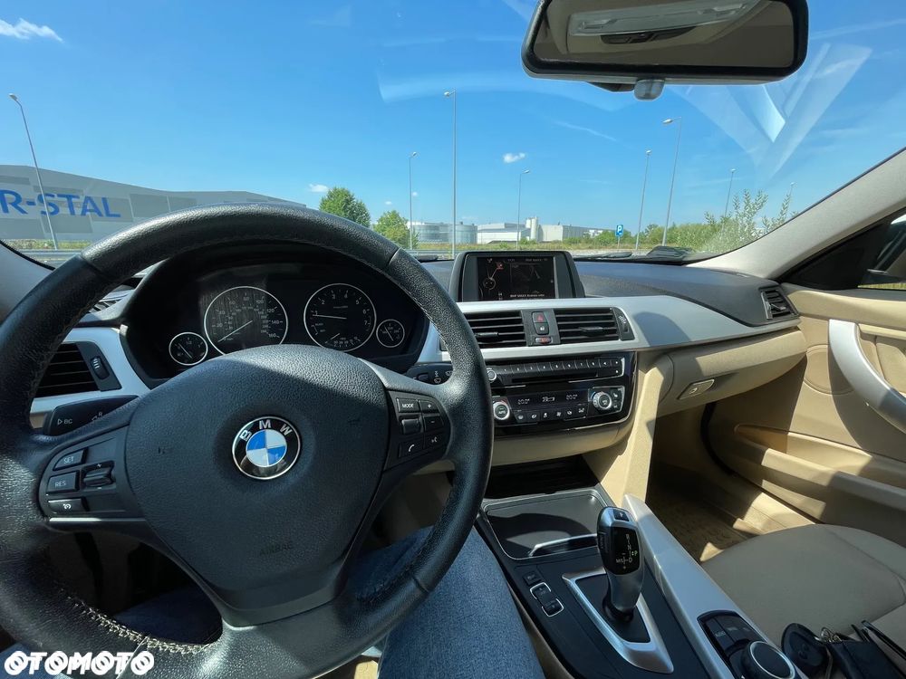 BMW Seria 3 320i xDrive - 9