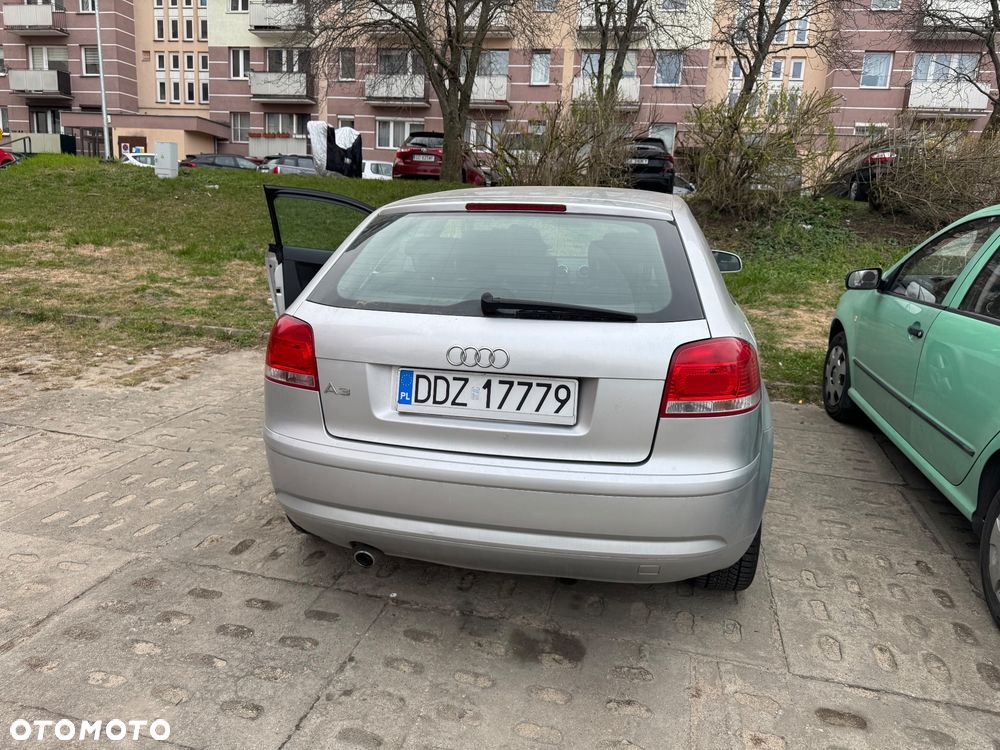 Audi A3 3-drzwiowe 1.6 FSI Ambiente - 2