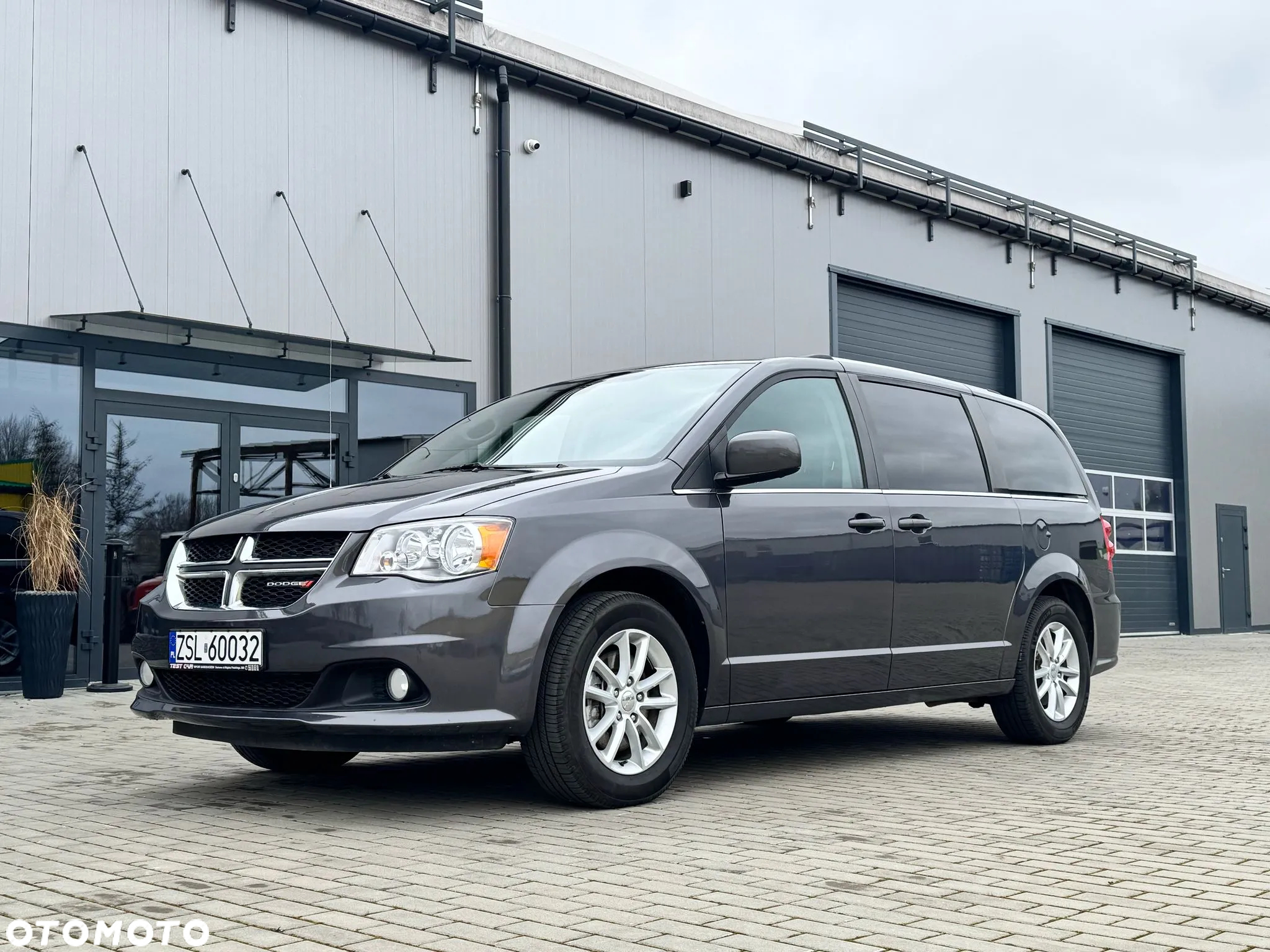 Dodge Grand Caravan - 2