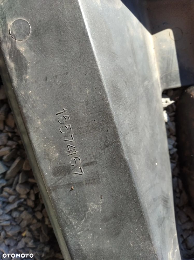 OSLONA PODSTAWA CHLODNICY WODY PLASTIK GM 15574167 KIEROWNICA POWIETRZA Chevrolet GMC C1500 C2500 C3500 K1500 K2500 K3500 PICKUP C/K Suburban Tahoe SILVERADO SIERRA YUKON 1500 2500 3500 GMT400 - 2