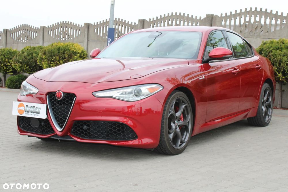 Alfa Romeo Giulia 2.0 Turbo 16V AT8-Q4 Veloce Ti - 2