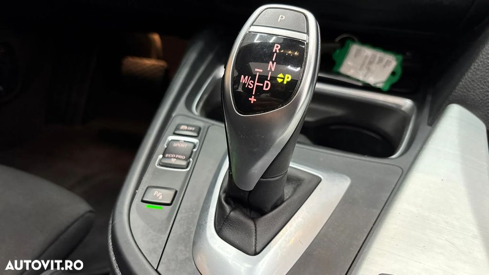 BMW Seria 3 320d DPF Touring Aut. - 7