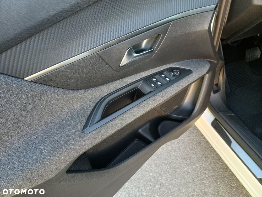 Peugeot 3008 BlueHDi 130 Stop & Start EAT8 Allure - 11