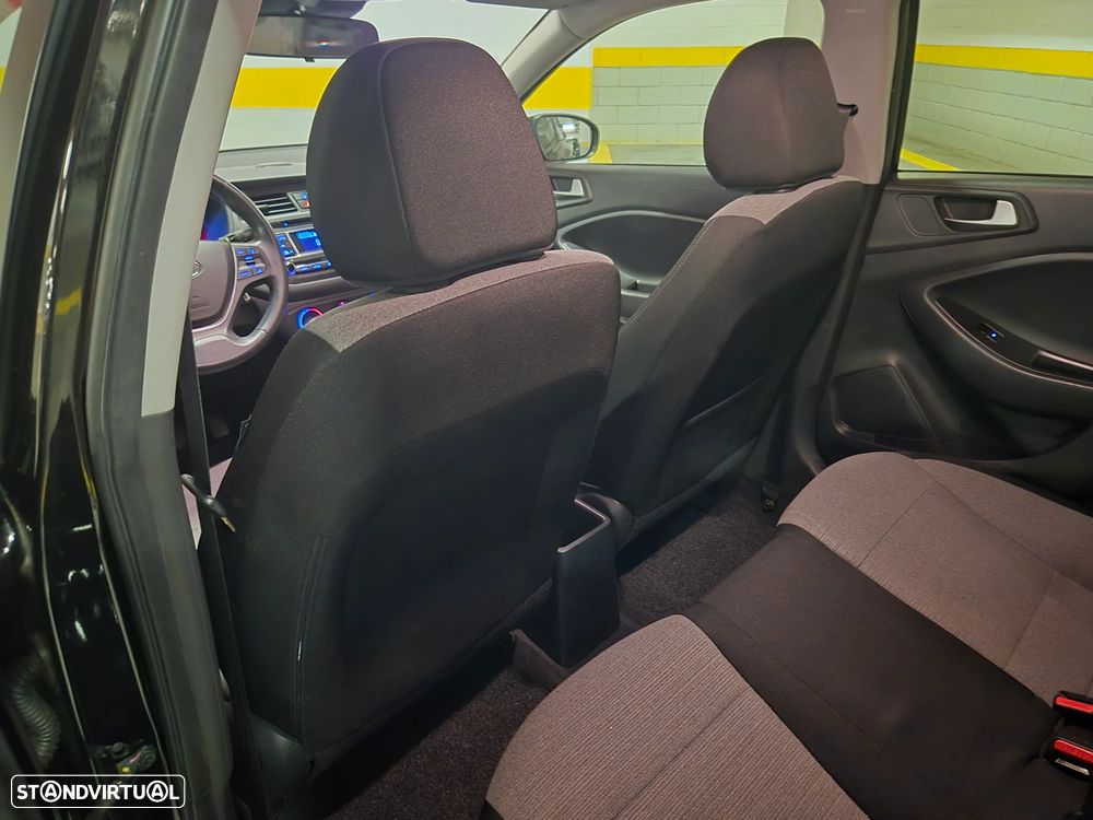 Hyundai i20 1.1 CRDi Blue Access+Bluetooth - 29