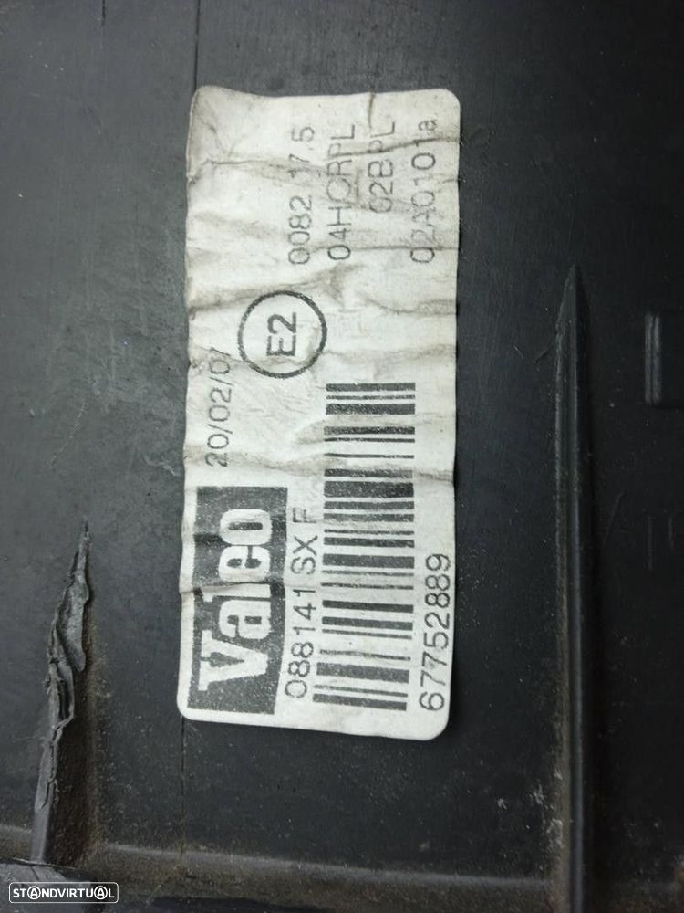 FAROL ESQUERDO FIAT PUNTO 2000 - 3