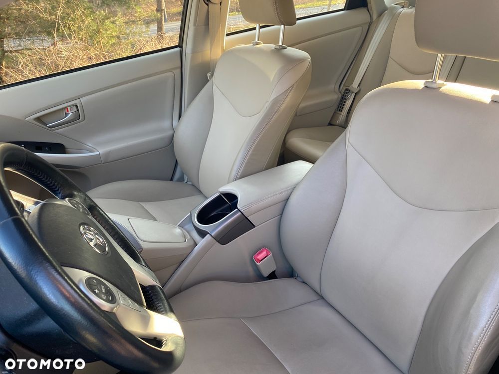 Toyota Prius (Hybrid) Executive - 21