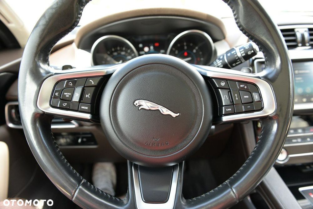 Jaguar F-Pace - 14