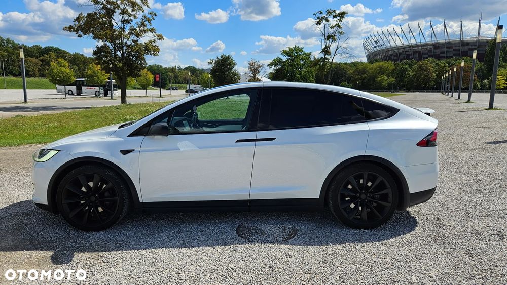 Tesla Model X - 4