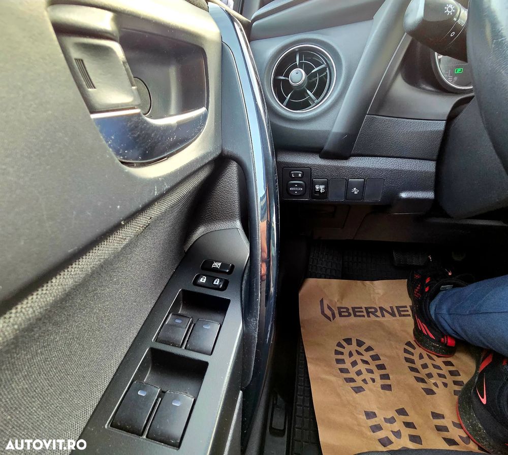 Toyota Auris 1.8 L VVT-i Hybrid Luna - 21