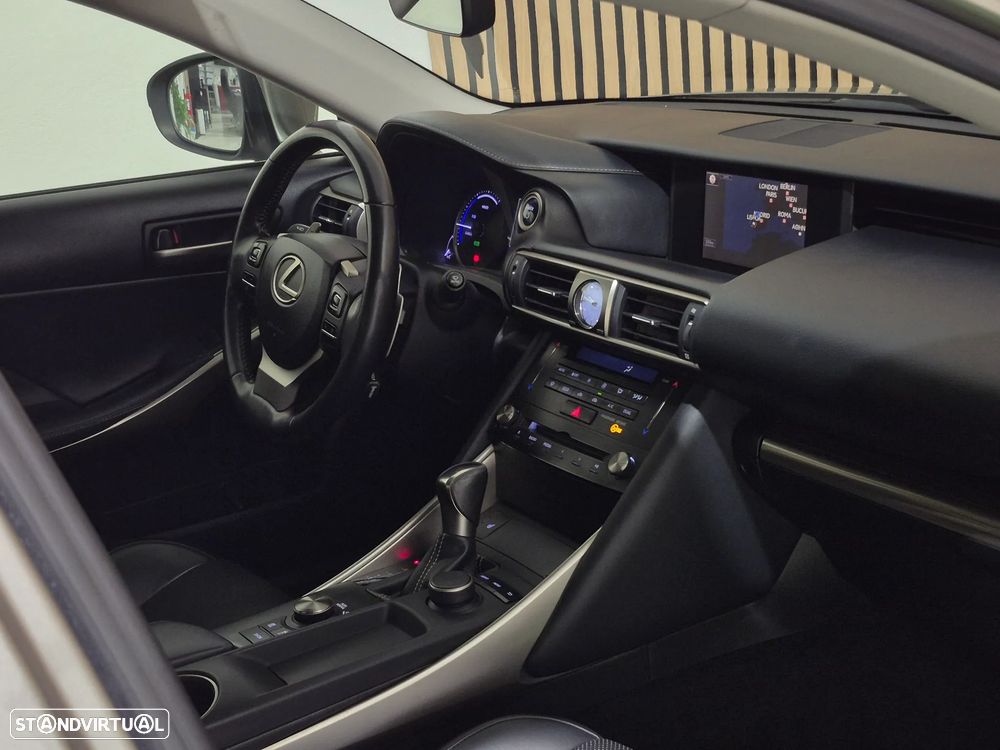 Lexus IS 300H Executive - 15