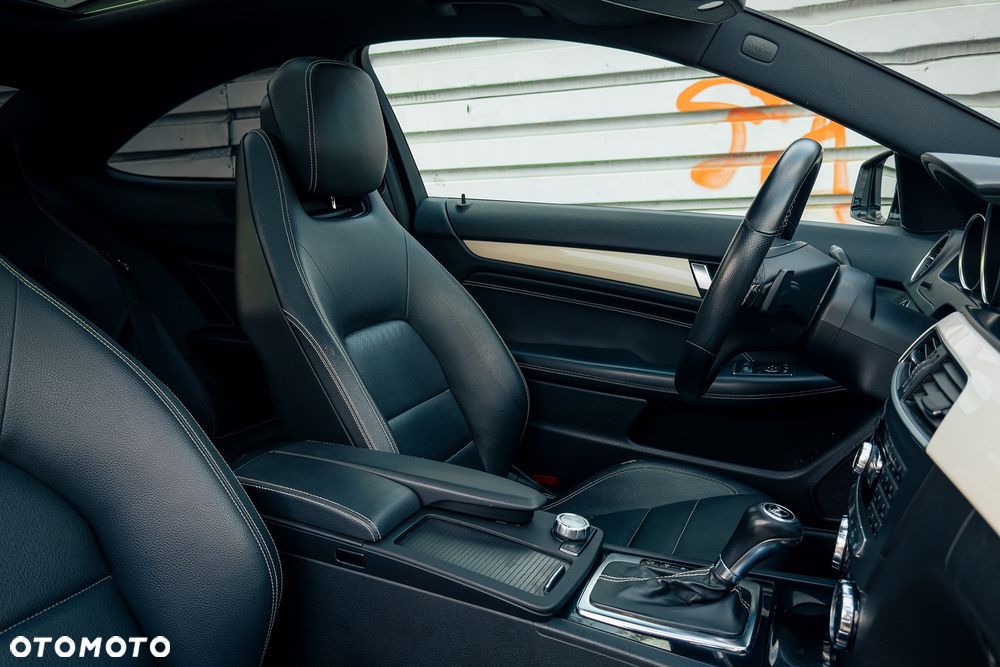Mercedes-Benz Klasa C 250 CGI BlueEff - 38