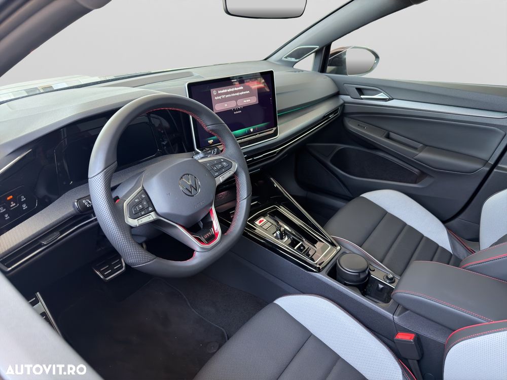 Volkswagen Golf - 8