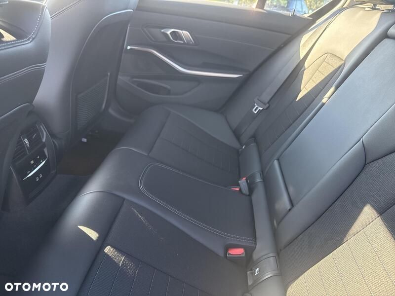 BMW Seria 3 320i Sport Line - 20