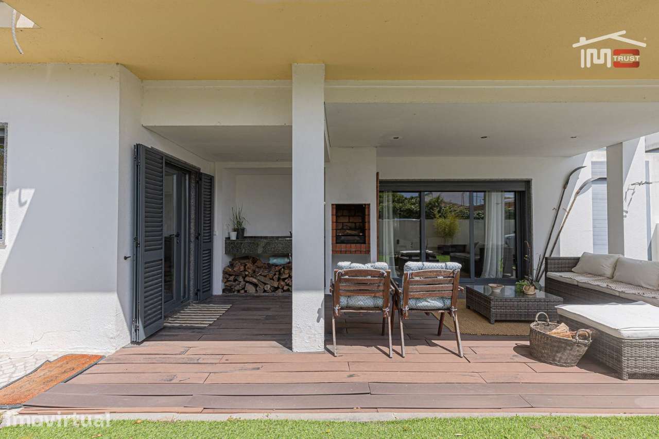 Moradia T4 com Suite, Garagem e Churrasqueira em Santo António da C... - Grande imagem: 3/39