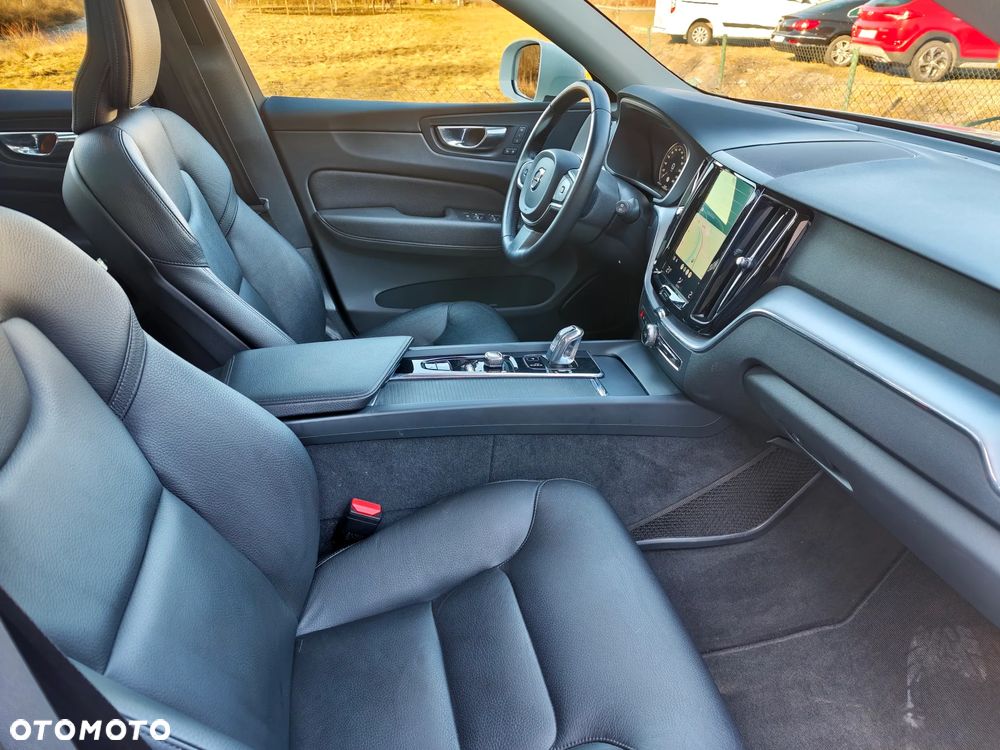 Volvo XC 60 T8 AWD Recharge Geartronic RDesign Expression - 24