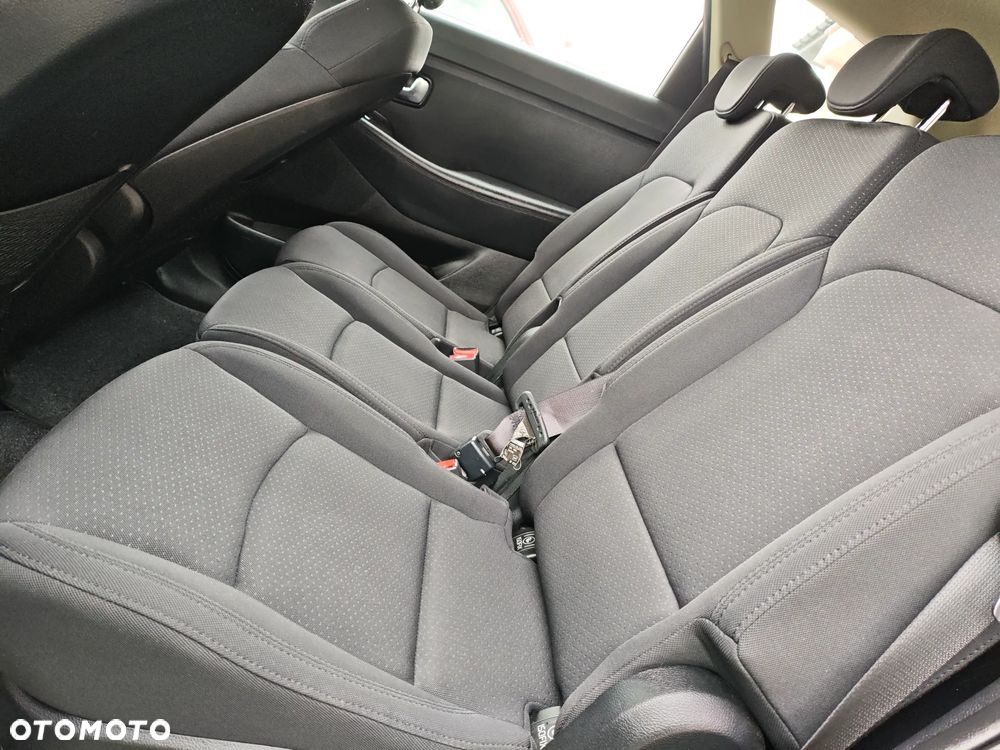 Kia Carens 1.6 GDI L - 22