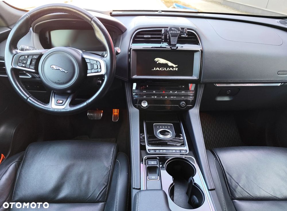 Jaguar F-Pace - 10