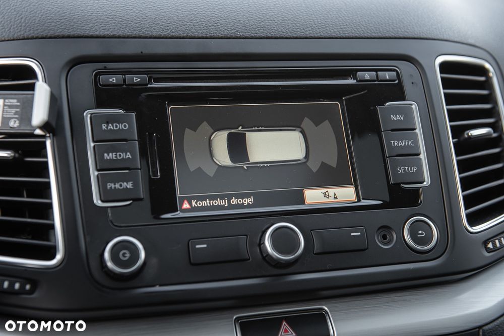 Volkswagen Sharan 2.0 TDI DSG BlueMotion Technology Highline - 23