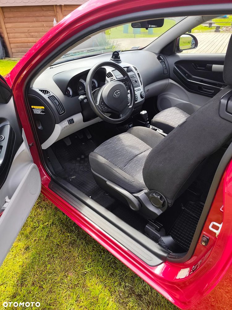 Kia Ceed - 22