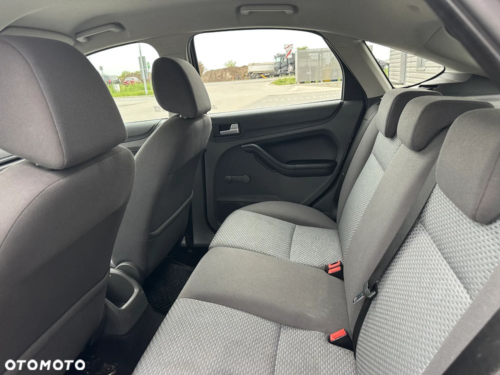 Ford Focus 1.6 Ti-VCT Ghia - 8