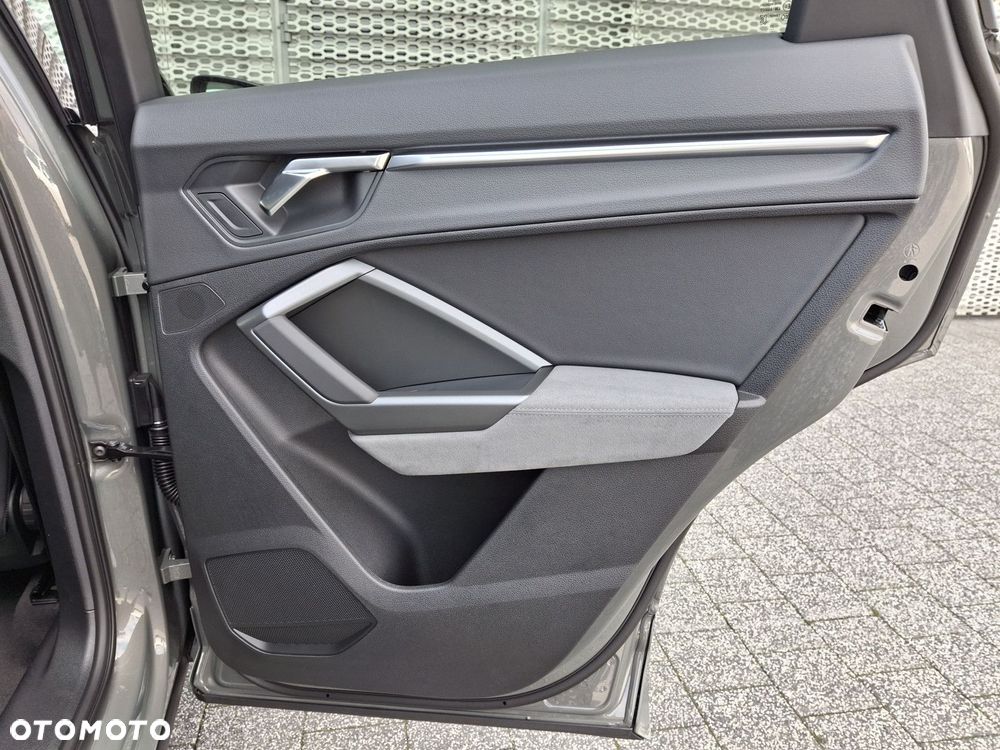 Audi Q3 - 18
