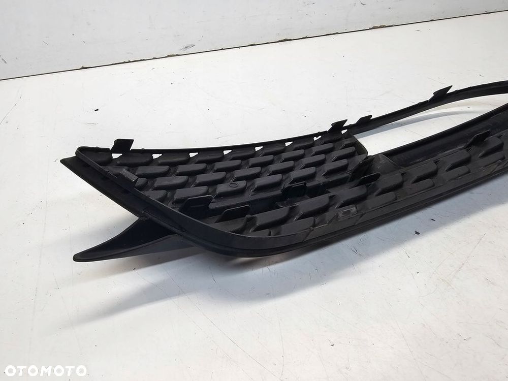 KRATKA ATRAPA ZDERZAKA PRAWA AUDI A5 8T LIFT 8T0807682H - 8