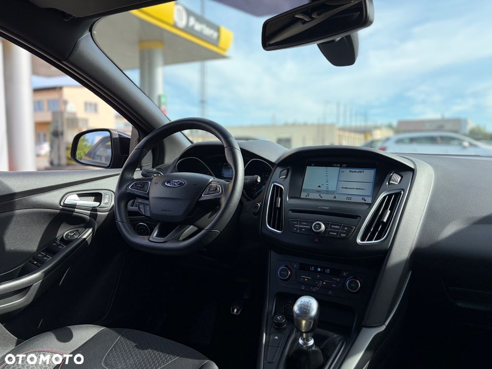 Ford Focus 1.0 EcoBoost Start-Stopp-System ST-LINE DESIGN - 3