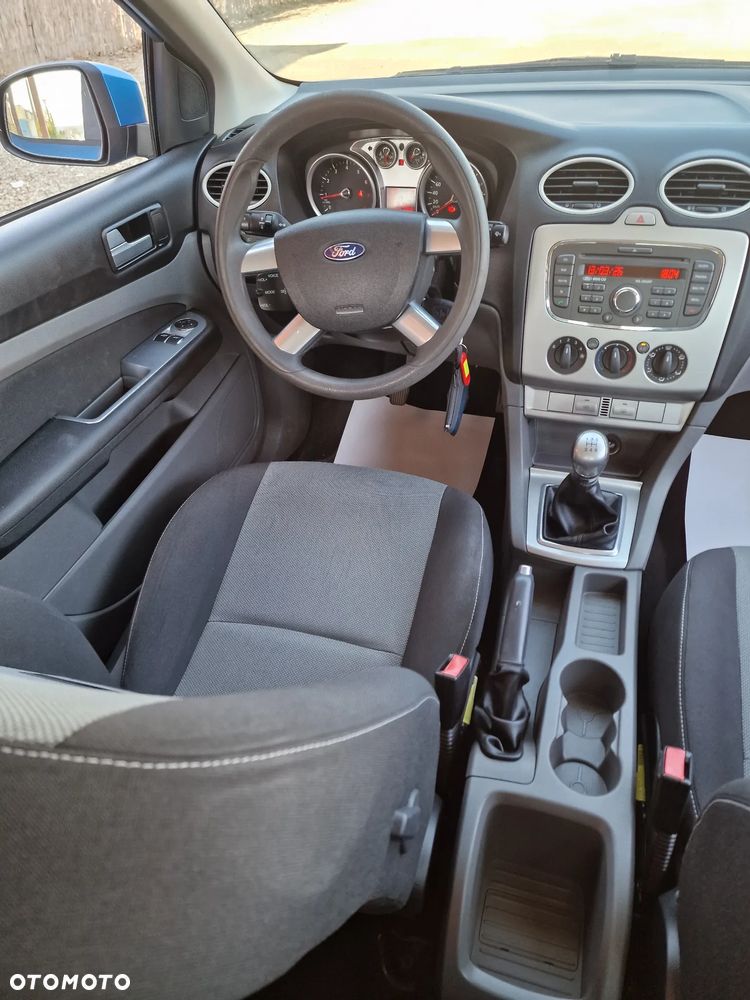 Ford Focus 1.6 Ghia - 19
