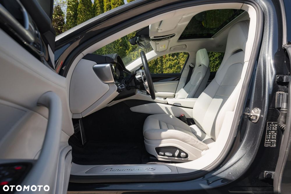 Porsche Panamera - 14
