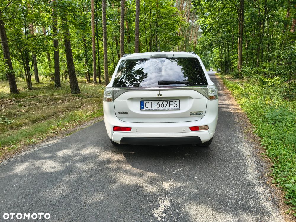 Mitsubishi Outlander Instyle NAVI + - 9
