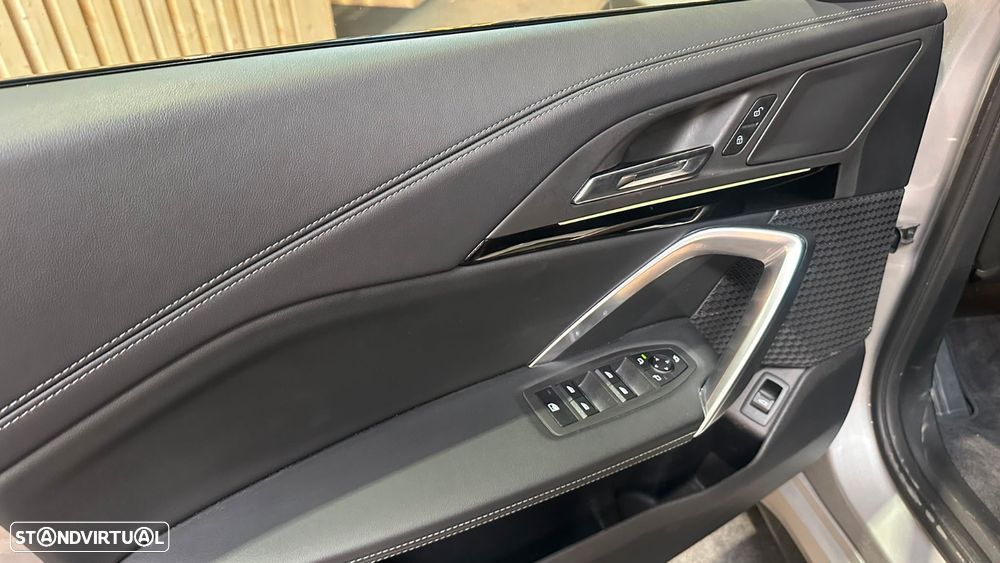 BMW iX1 eDrive20 Pack Desportivo M — fotografia 9